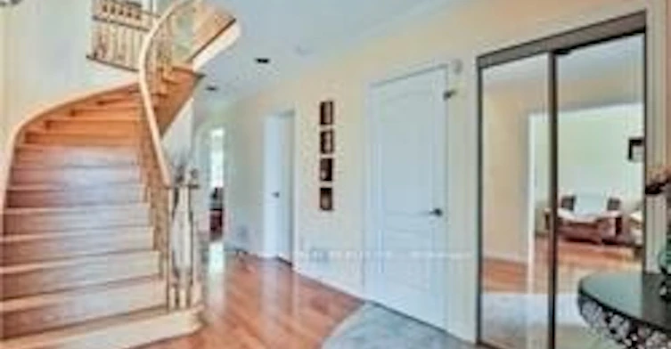 Main Fl-34 Crimson Court, Richmond Hill, ON, L4C 0J5 - 3