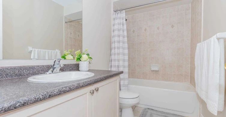 1-205 Conover Avenue, Aurora, ON, L4G 7W1 - 2