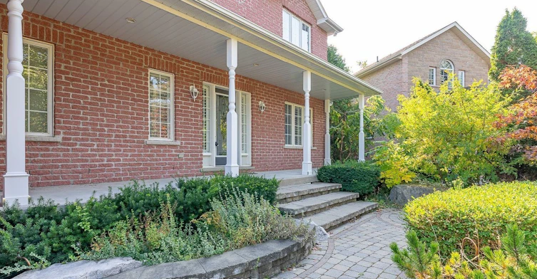 307 Sheridan Court, Newmarket, ON, L3Y 8P9