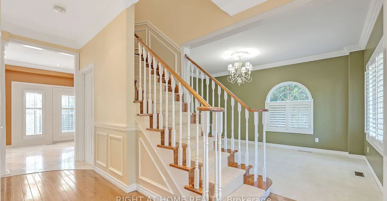 307 Sheridan Court, Newmarket, ON, L3Y 8P9 - 5