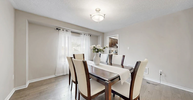 303 King Street E, East Gwillimbury, ON, L0G 1M0 - 9