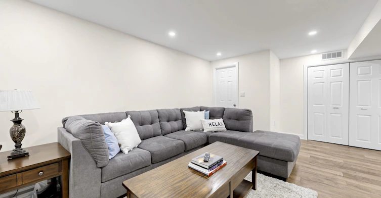 303 King Street E, East Gwillimbury, ON, L0G 1M0 - 28