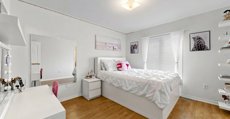 303 King Street E, East Gwillimbury, ON, L0G 1M0 - 20