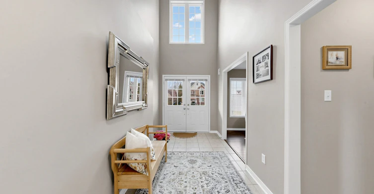 303 King Street E, East Gwillimbury, ON, L0G 1M0 - 4