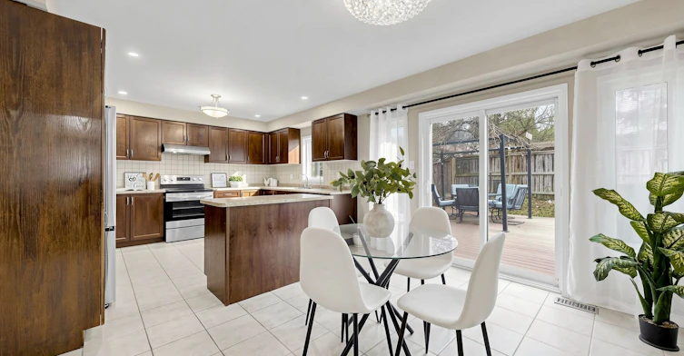 303 King Street E, East Gwillimbury, ON, L0G 1M0 - 11