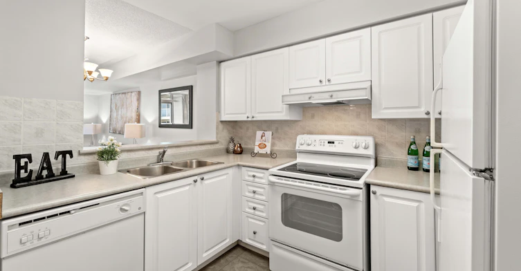 605-5 Emerald Lane, Vaughan, ON, L4J 8P7 - 7