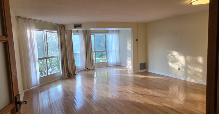 208-5 Weldrick Road W, Richmond Hill, ON, L4C 8S9 - 7