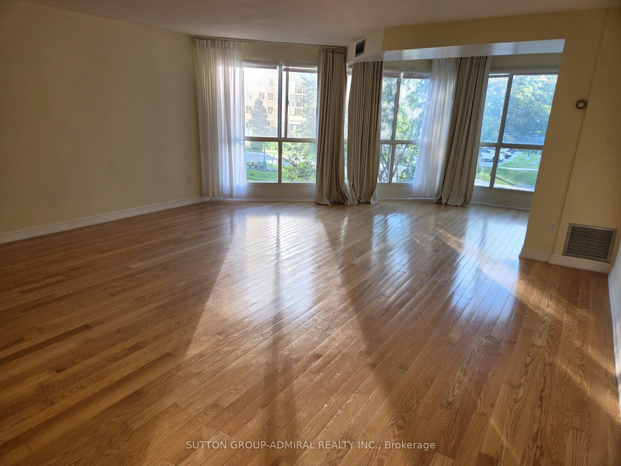 208-5 Weldrick Road W, Richmond Hill, ON, L4C 8S9 - 6