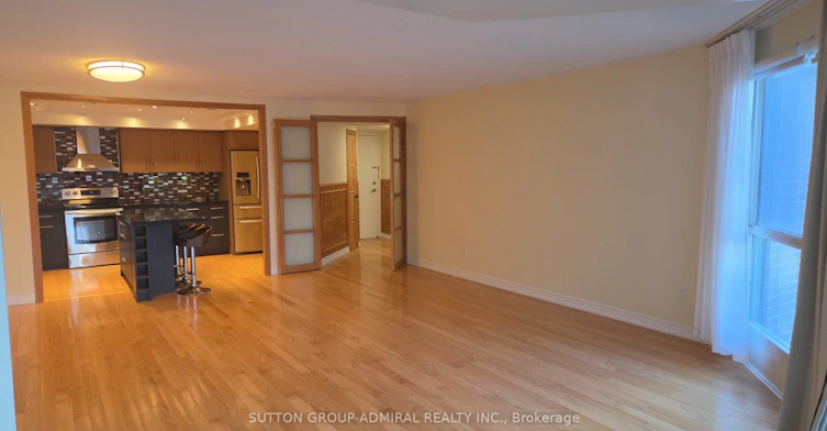 208-5 Weldrick Road W, Richmond Hill, ON, L4C 8S9 - 2