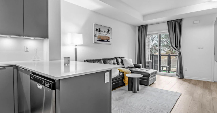 6-22 Lytham Green Circle, Newmarket, ON, L3Y 0H3 - 5