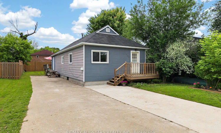 329 Lakeview Boulevard