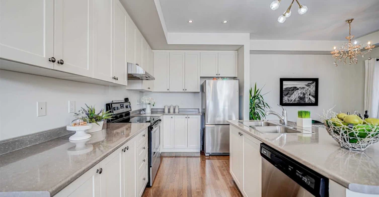 138 Alvin Pegg Drive, East Gwillimbury, ON, L9N 0R7 - 2