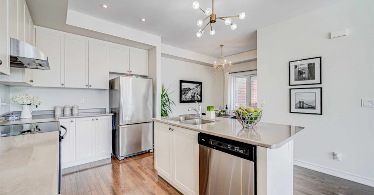 138 Alvin Pegg Drive, East Gwillimbury, ON, L9N 0R7