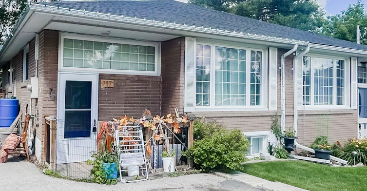 Main-217 Septonne Avenue, Newmarket, ON, L3Y 2W5