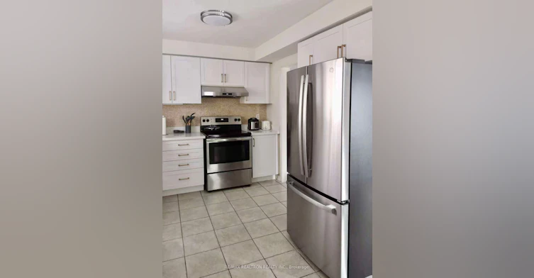 381 Coachwhip Trail, Newmarket, ON, L3X 2R2 - 2