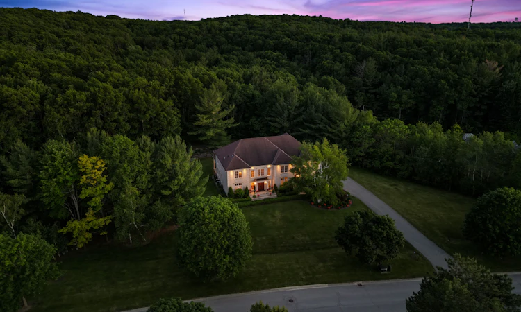 65 Kingswood Drive