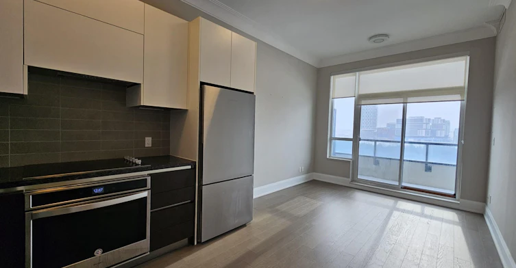 807-15 Water Walk Drive, Markham, ON, L6G 0G2 - 4