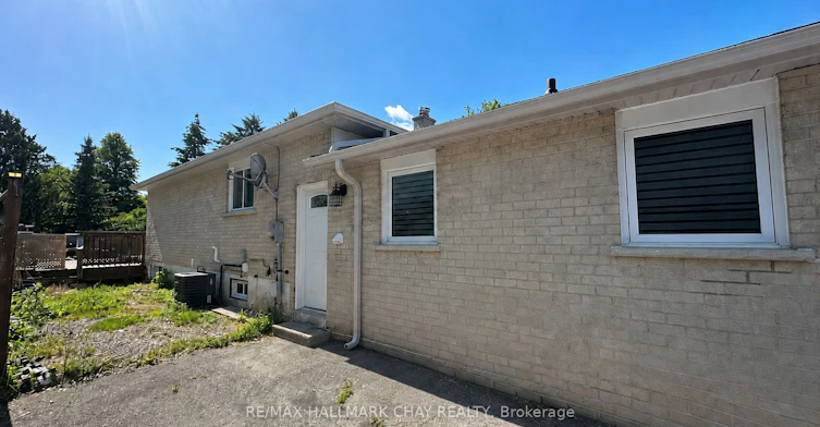Lower-32 Stewart Avenue, New Tecumseth, ON, L9R 1C8