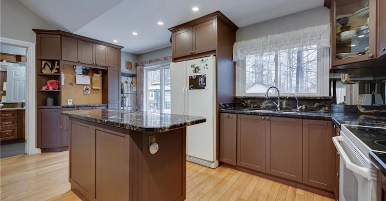 2052 Centre Avenue, Innisfil, ON, L9S 1Z3 - 2