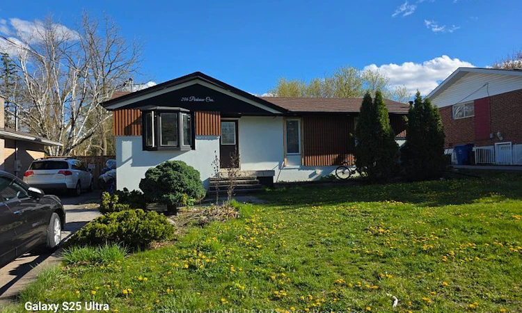 206 Parkview Crescent