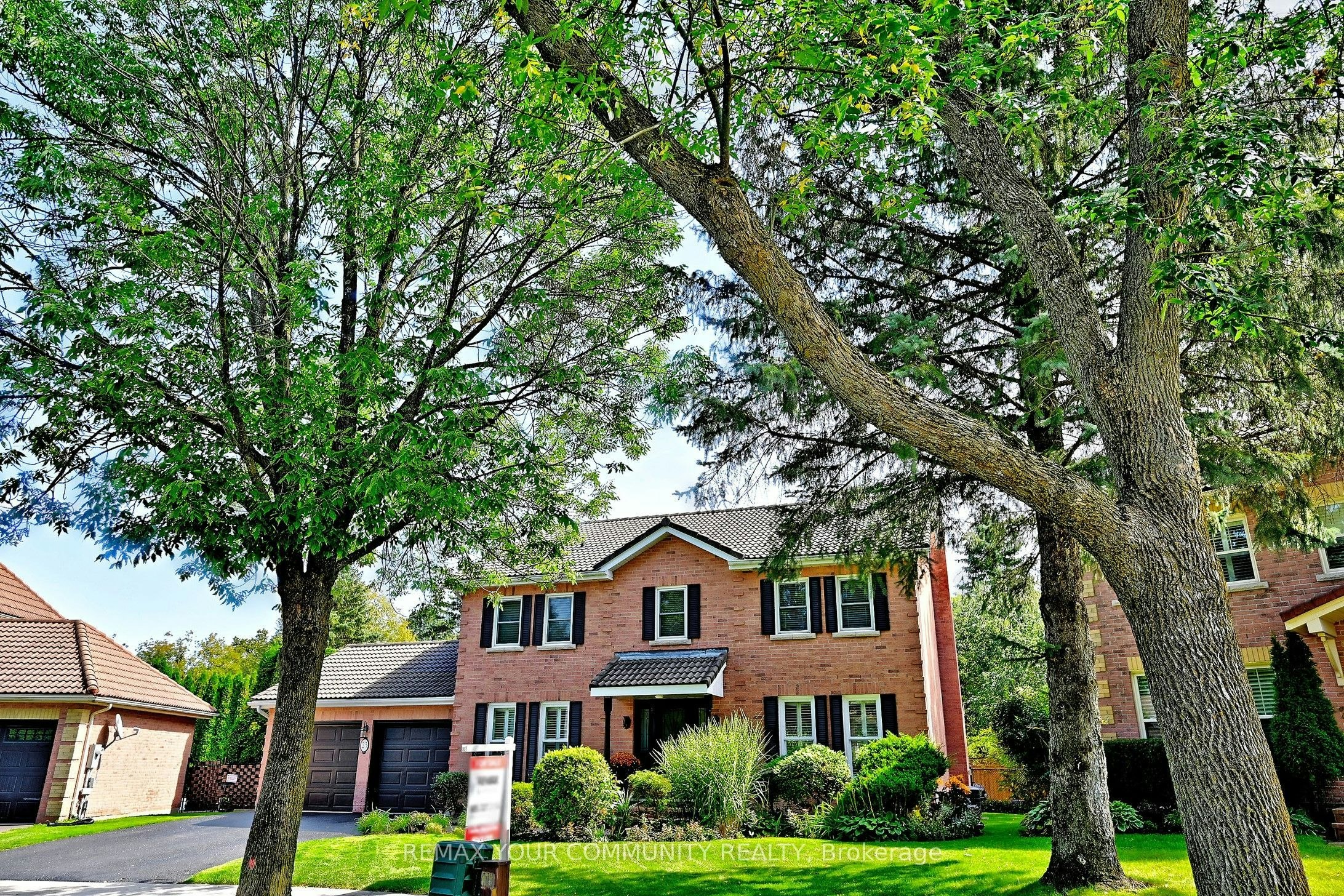 23 Cranberry Lane, Aurora, ON, L4G 5Y2