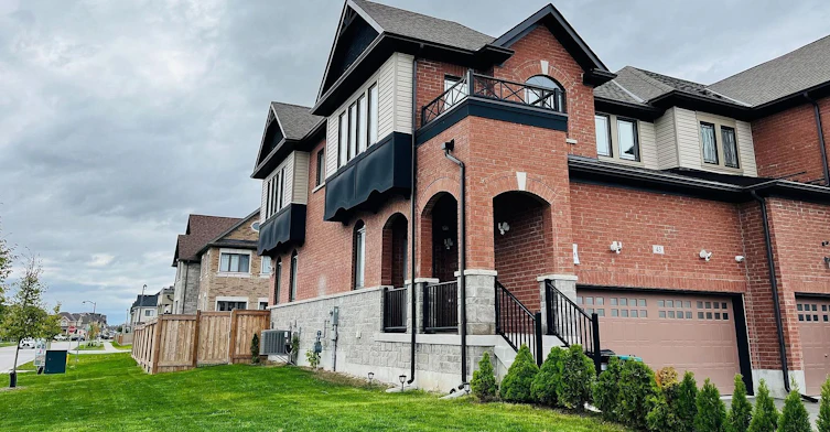 43 Lorne Thomas Place, New Tecumseth, ON, L9R 0T8