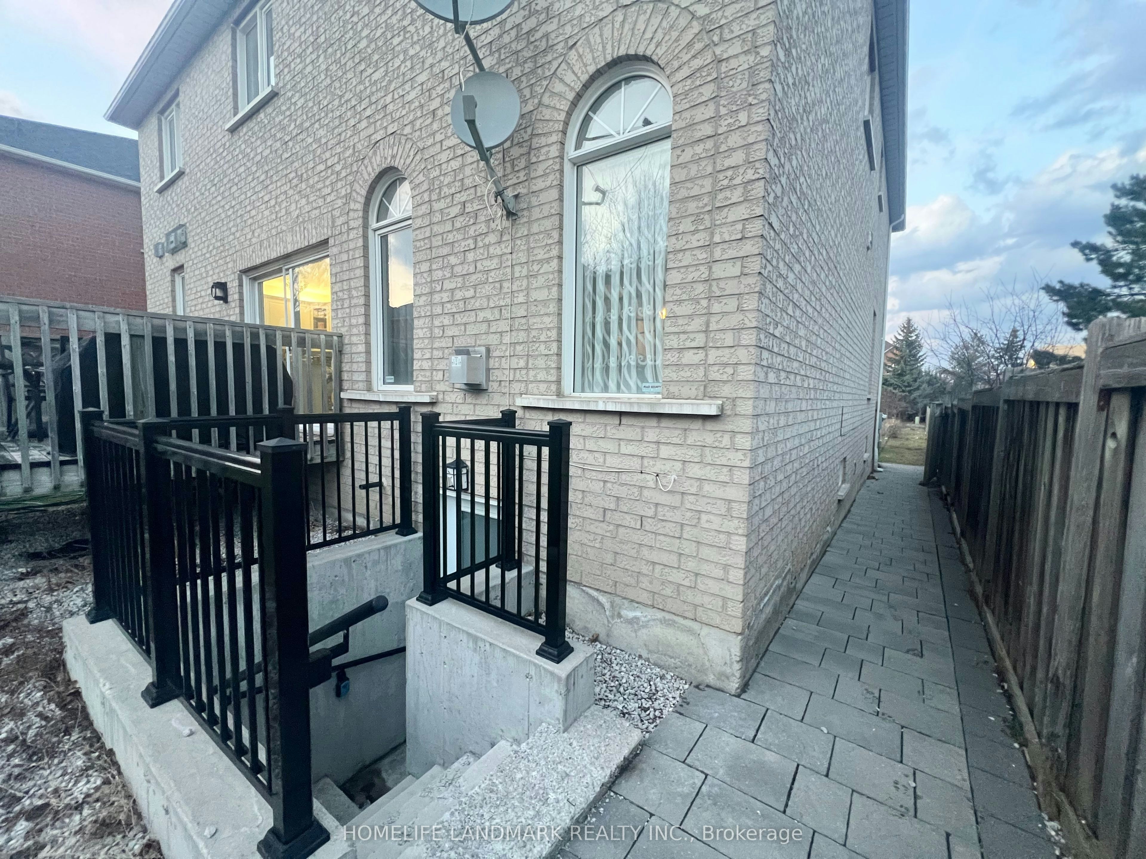 18 Fountain Court, Richmond Hill, ON, L4S 2K4 - 3