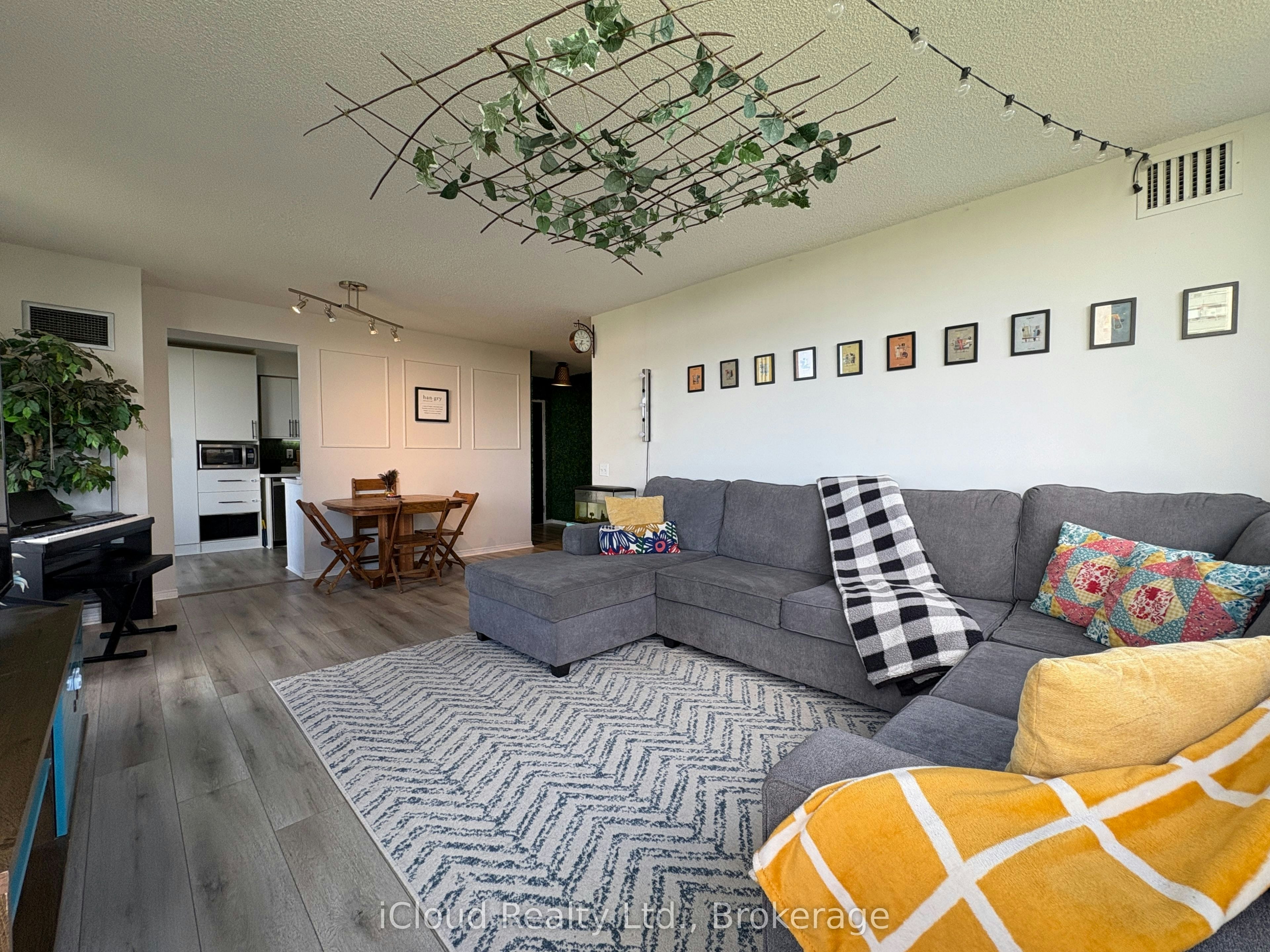 710-91 Townsgate Drive, Vaughan, ON, L4J 8E8
