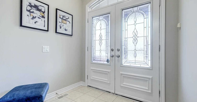 404 Lady Nadia Drive E, Vaughan, ON, L6A 4E8 - 3
