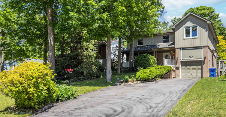 869 Boronia Crescent, Newmarket, ON, L3Y 5J8