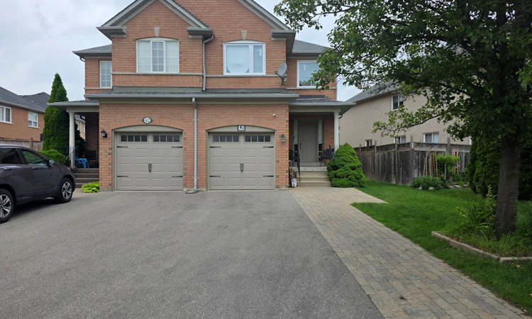 40 Echo Ridge Crescent