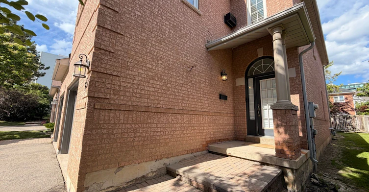 7-2 Mary Gapper Crescent, Richmond Hill, ON, L4C 0J4 - 2
