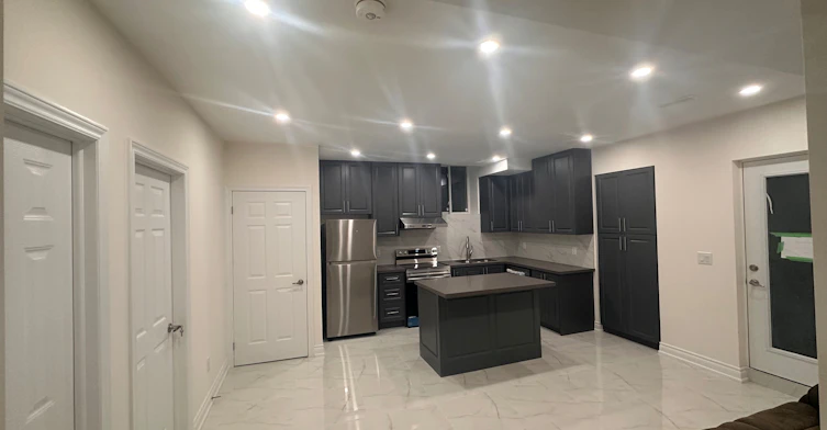 BSMT-5 Ballanview Court, Whitchurch-Stouffville, ON, L4A 4W9 - 4