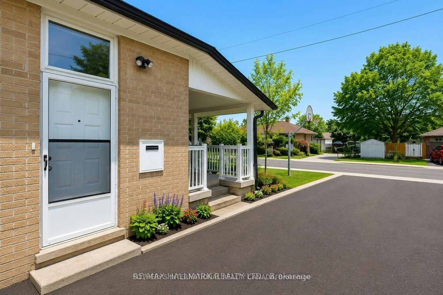 338 Demaine Crescent, Richmond Hill, ON, L4C 2W5 - 2