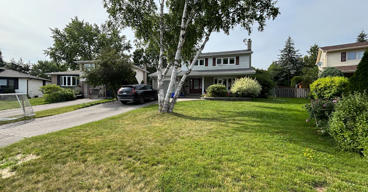 16 Oak Court, Aurora, ON, L4G 3J6