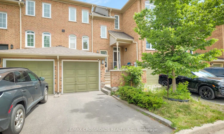 8 Larissa Court