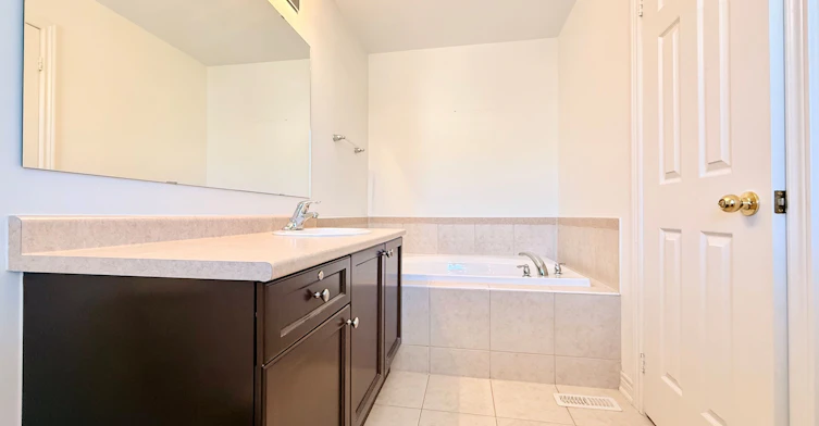 158 Harvest Hills Boulevard, East Gwillimbury, ON, L9N 0C1 - 13