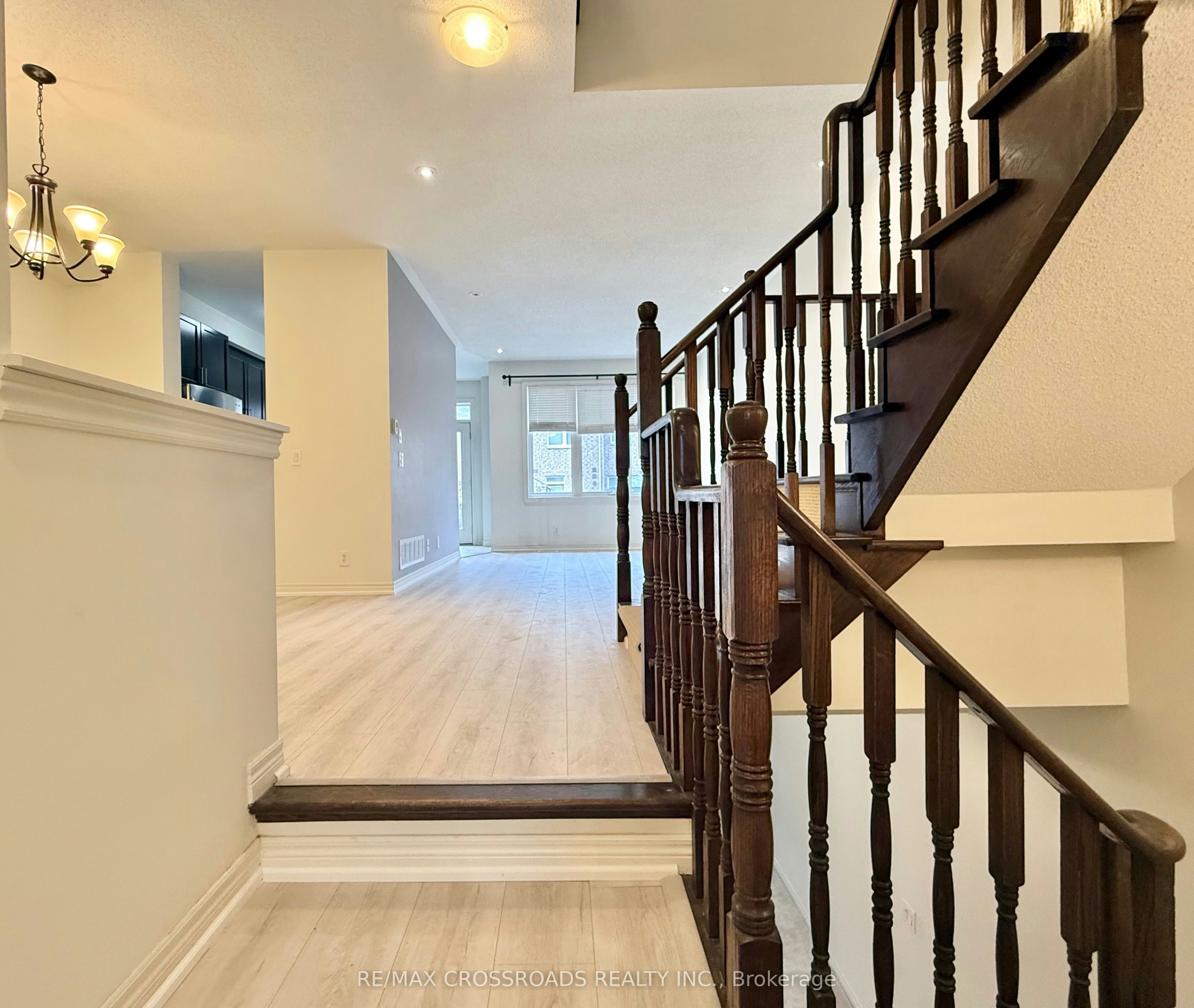 158 Harvest Hills Boulevard, East Gwillimbury, ON, L9N 0C1 - 2