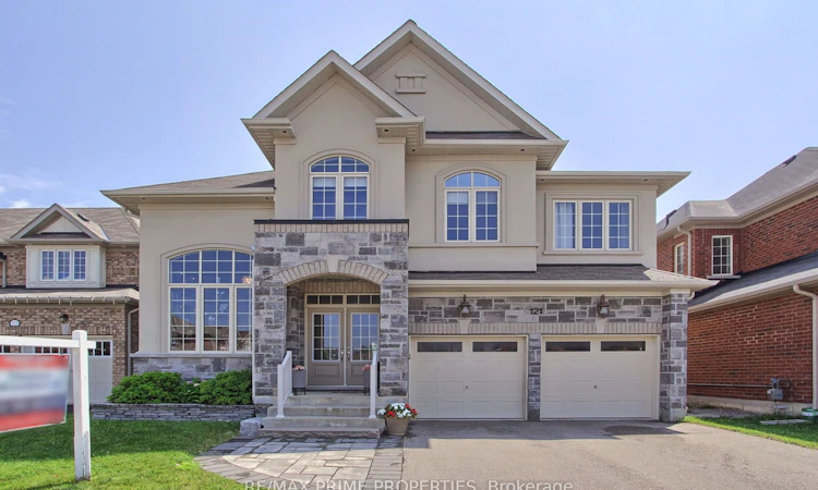 121 Robert Wilson Crescent