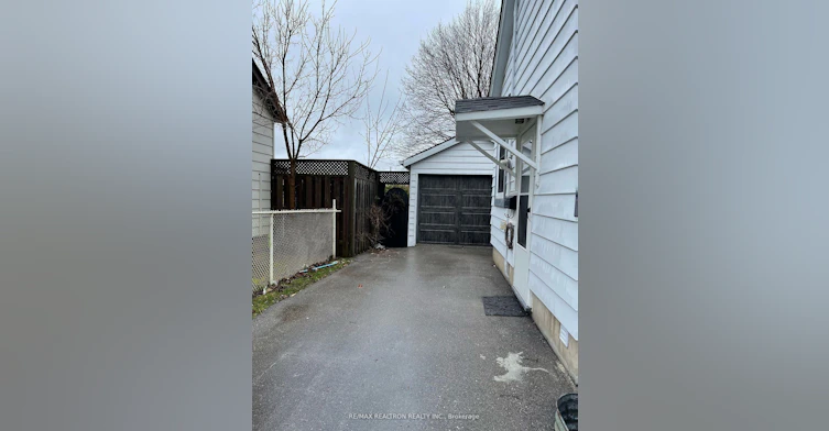 22 Royal Road, Aurora, ON, L4G 1A8 - 2