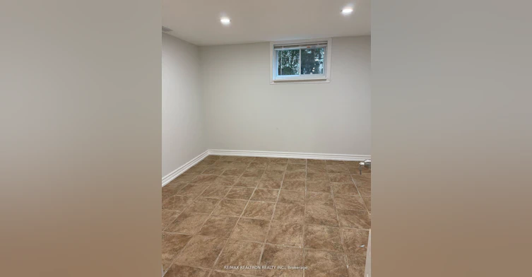 22 Royal Road, Aurora, ON, L4G 1A8 - 9