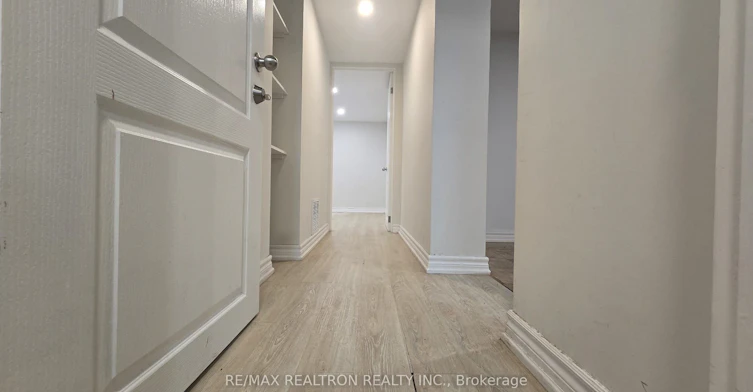 22 Royal Road, Aurora, ON, L4G 1A8 - 4