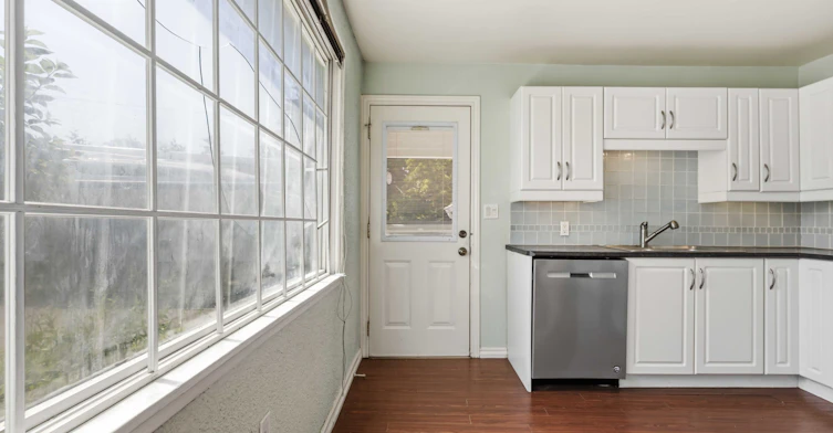 314 The Queensway S N/A, Georgina, ON, L4P 2B7 - 6