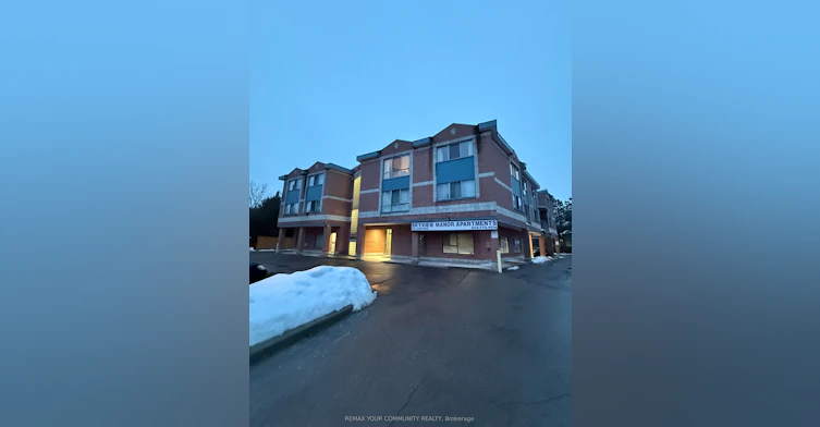 203-72 Lake Avenue, Richmond Hill, ON, L4E 2V4