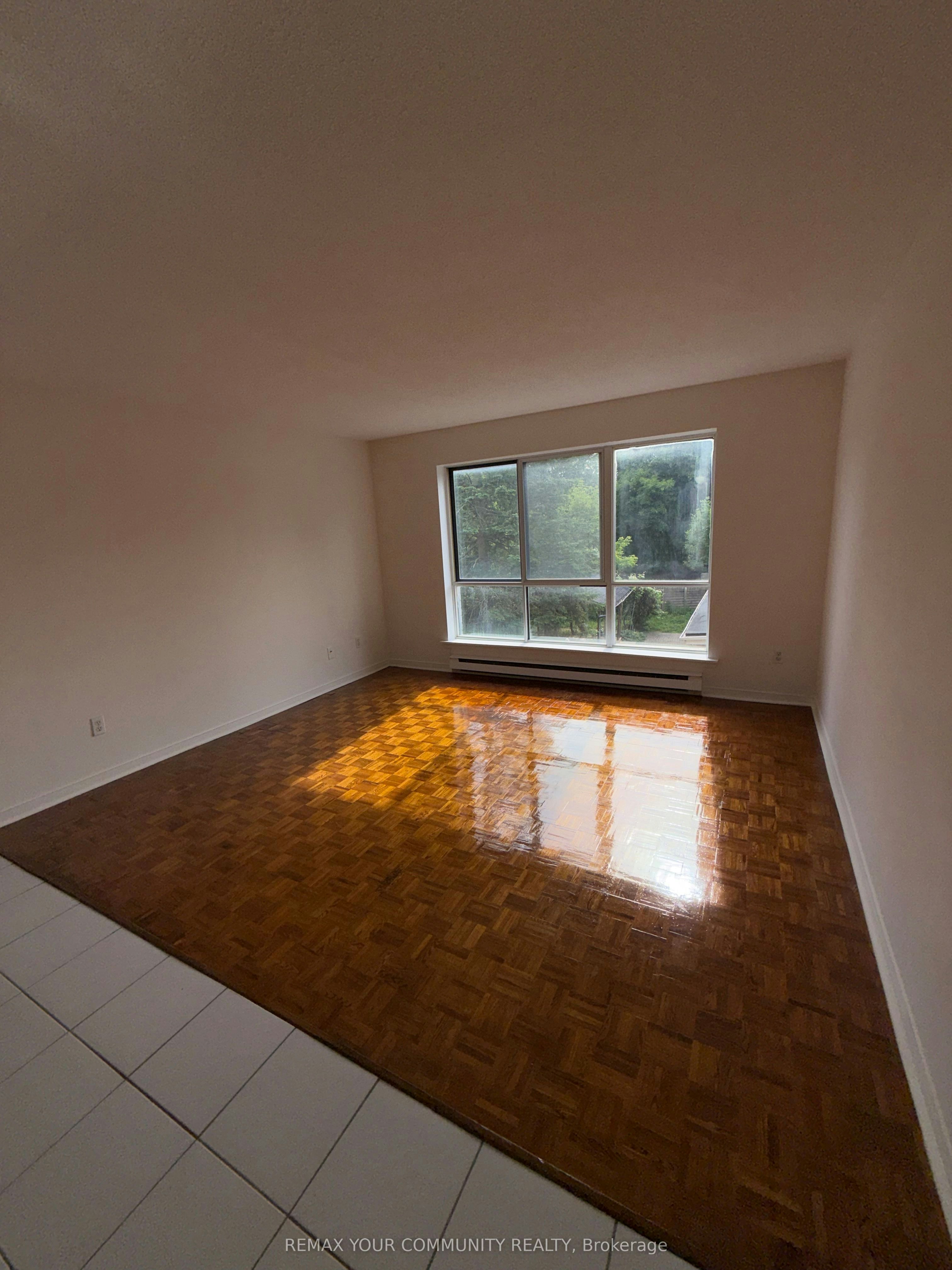 203-72 Lake Avenue, Richmond Hill, ON, L4E 2V4 - 3