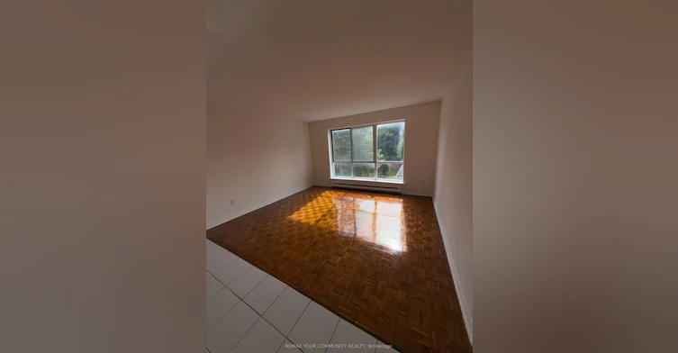 203-72 Lake Avenue, Richmond Hill, ON, L4E 2V4 - 3