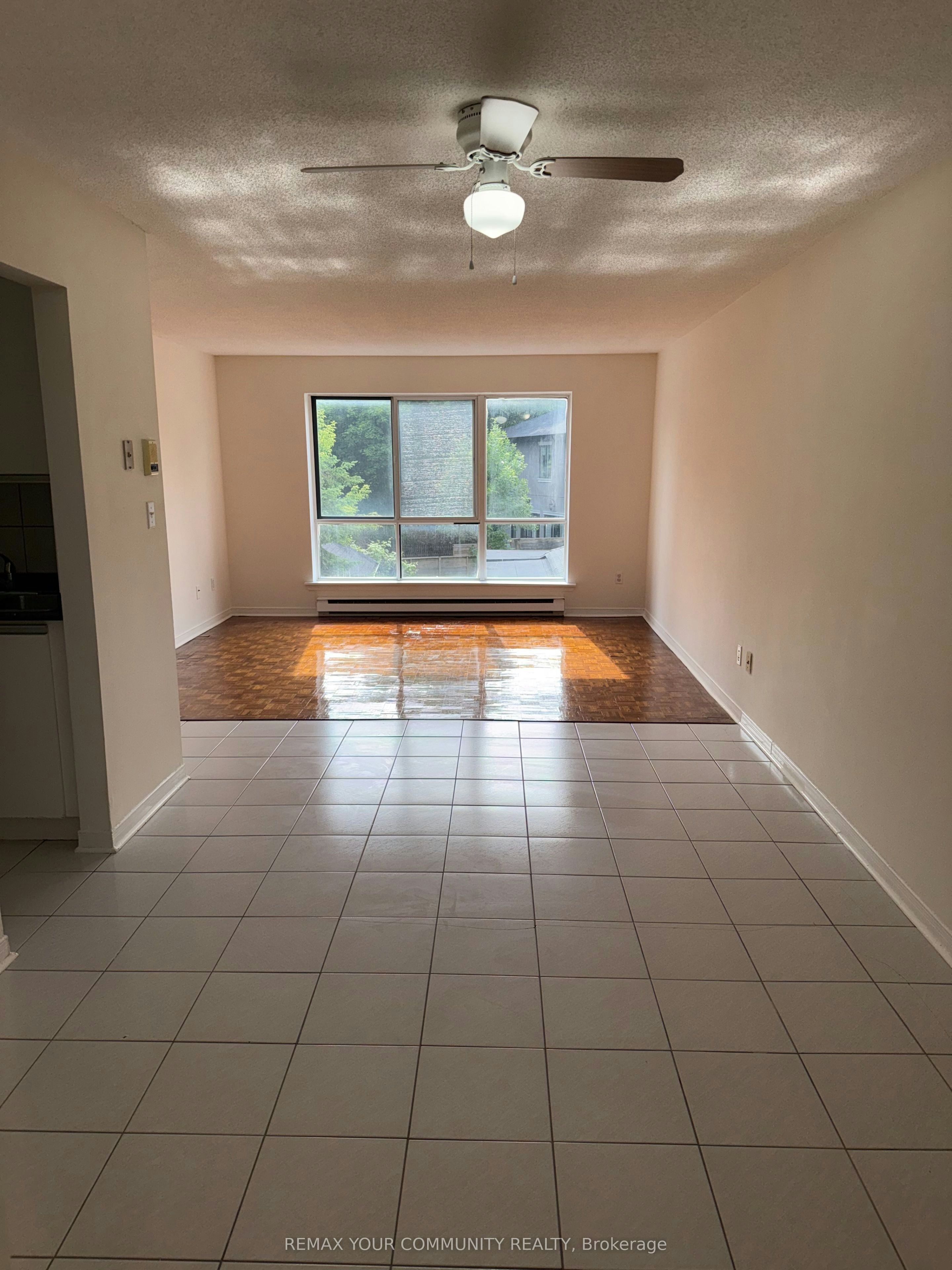 203-72 Lake Avenue, Richmond Hill, ON, L4E 2V4 - 2