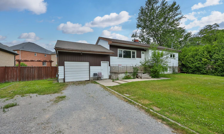 254 Lakeland Crescent