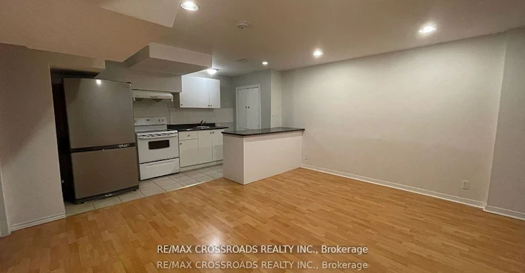 22 Walnut Grove Crescent, Richmond Hill, ON, L4S 1Y9 - 2