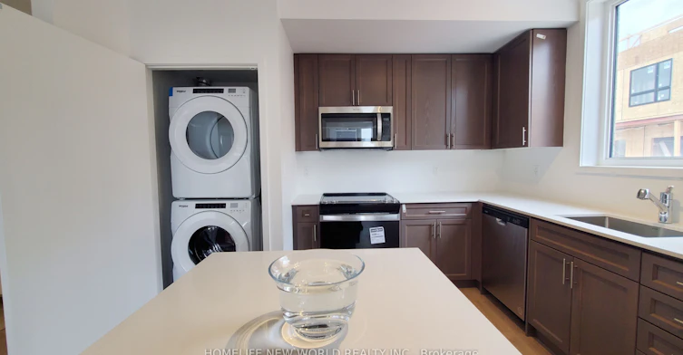 3-15 Lytham Green Circle, Newmarket, ON, L3Y 0H3 - 2
